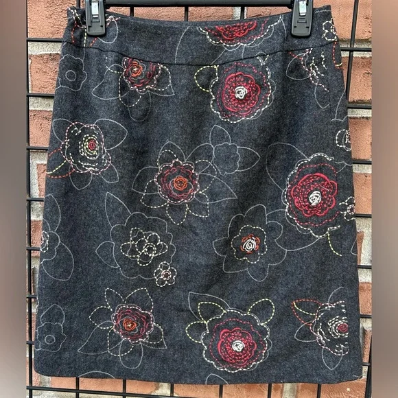 LOFT Dark Gray Floral Pencil Skirt - Picture 2 of 2